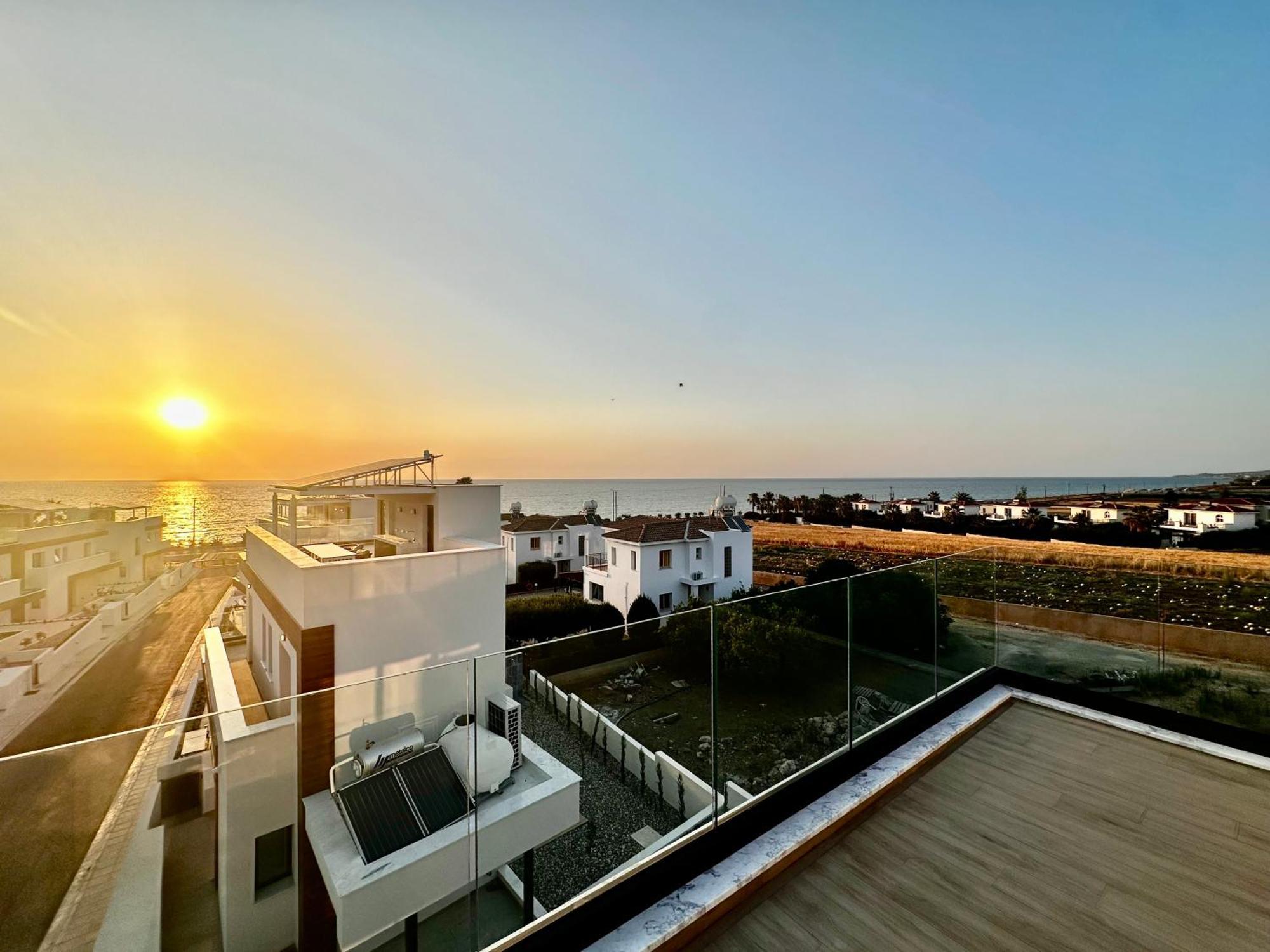 Santa Barbara Seafront Villas W Jacuzzi Pool Пафос Экстерьер фото